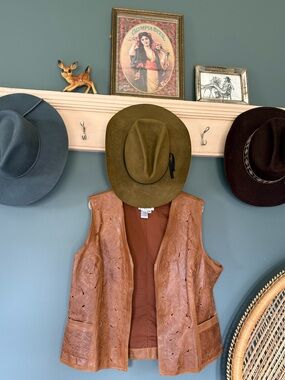 Vintage cold water creek Brown Tooled Leather Vest  Western Style Sz XL